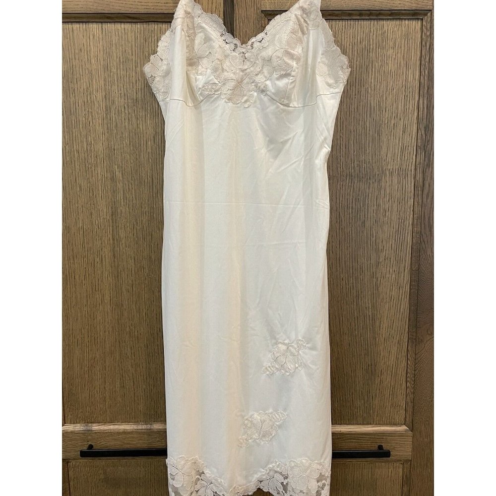 Lot 2 Vintage Aristocraft Full Slip 34 Nylon Lace Vassarette White 34F Lingerie